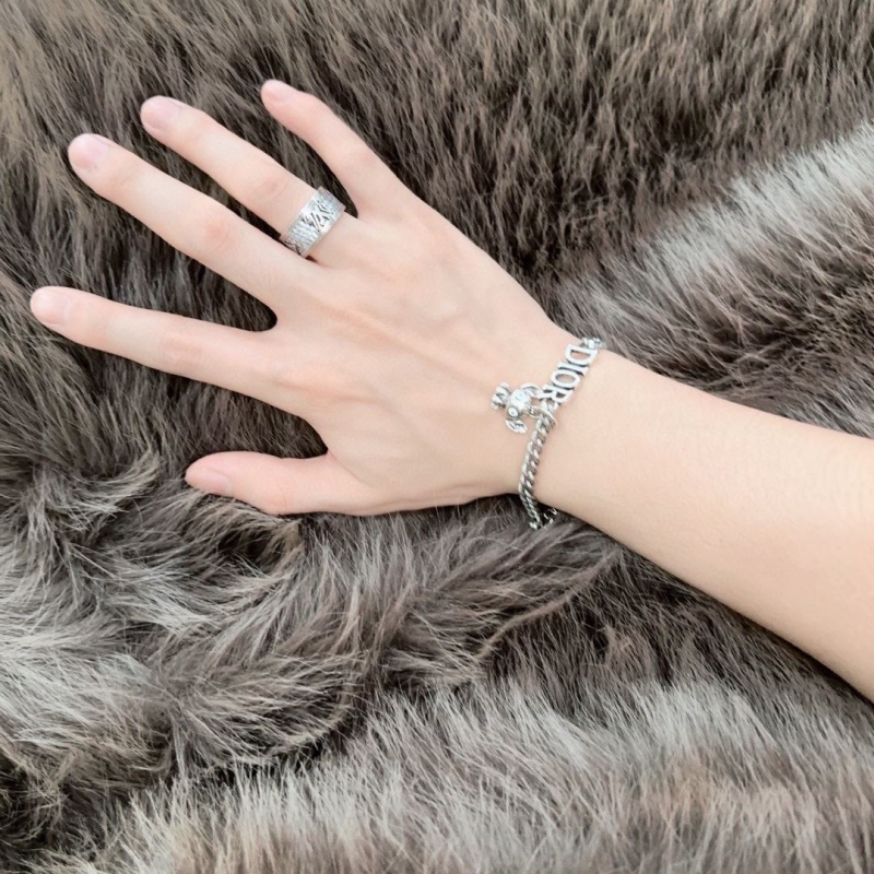 chr1st1an D10r bracelets